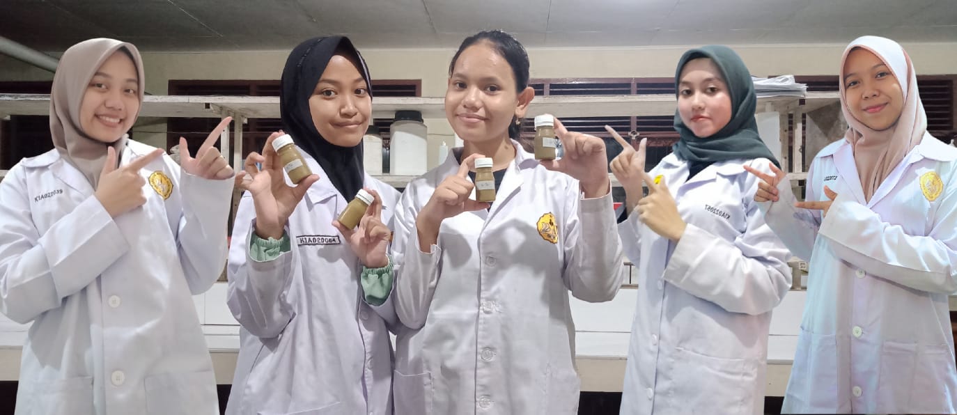 Tim PKM-RE Jurusan Kimia: Inovasi Perawatan Luka Bakar dari Daun Patikan Kebo dan Madu