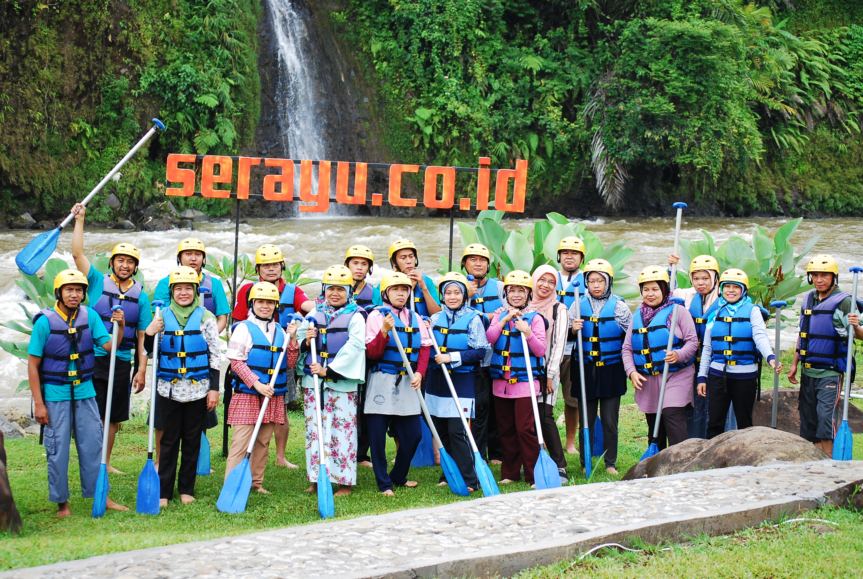 Rombongan Jurusan Kimia FMIPA UNSOED Adakan Rafting di Sungai Serayu (Banjarnegara)