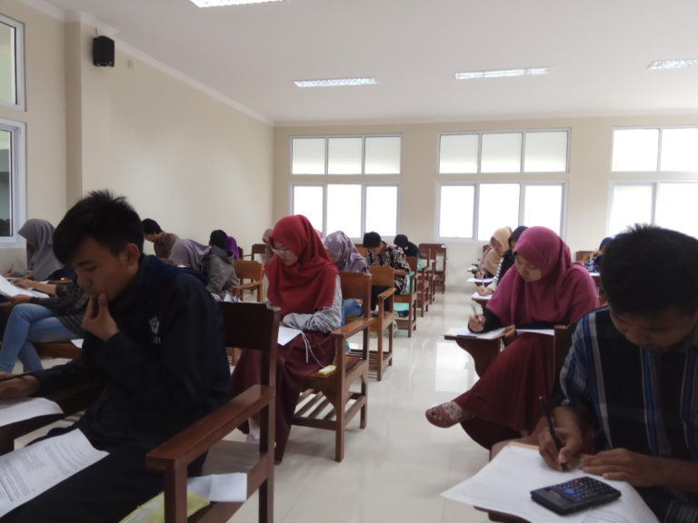 Suasana Ujian Tengah Semester (Semester Genap)